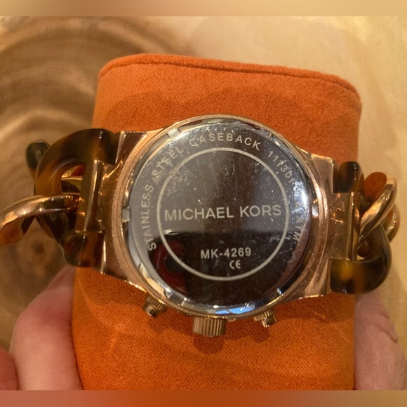 Michael Kors Women's Ladies' Runway Chronograph Watch MK4269 Tortoise Bracelet - Picture 4 of 6